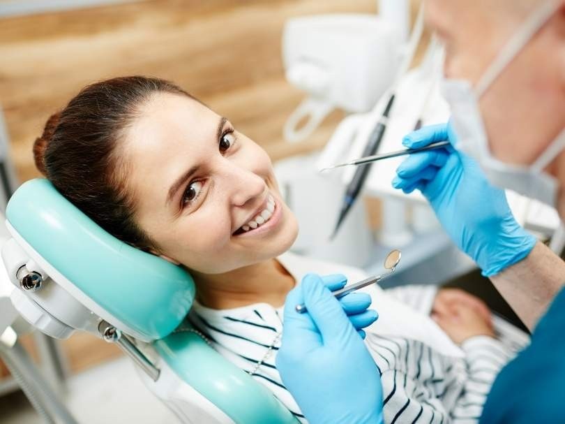 What are the benefits of visiting the Best Dental Clinic in Siliguri at Dental Retreat for regular dental check-ups?